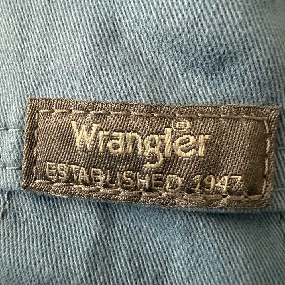Men's Wrangler Blue Cargo Shorts - Picture 3 of 4